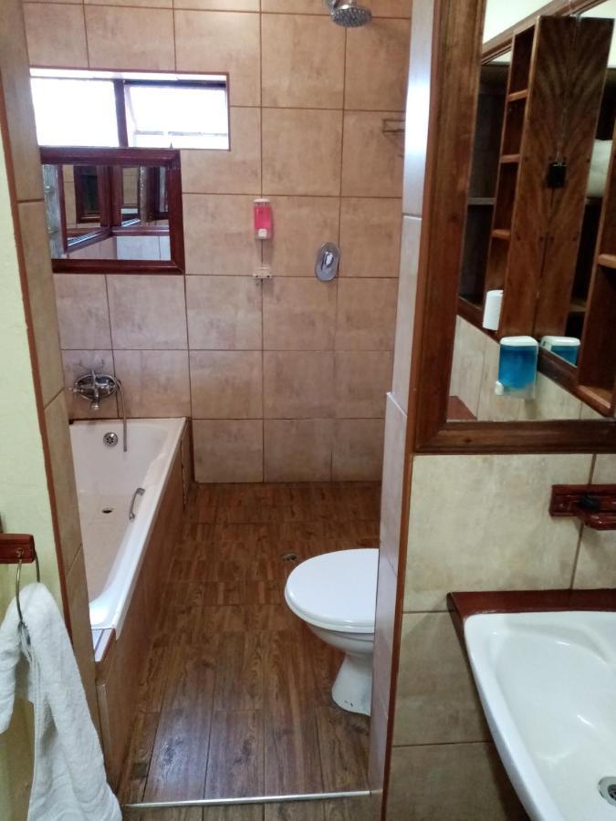 יוהנסבורג Tudor Lodge Guest House מראה חיצוני תמונה