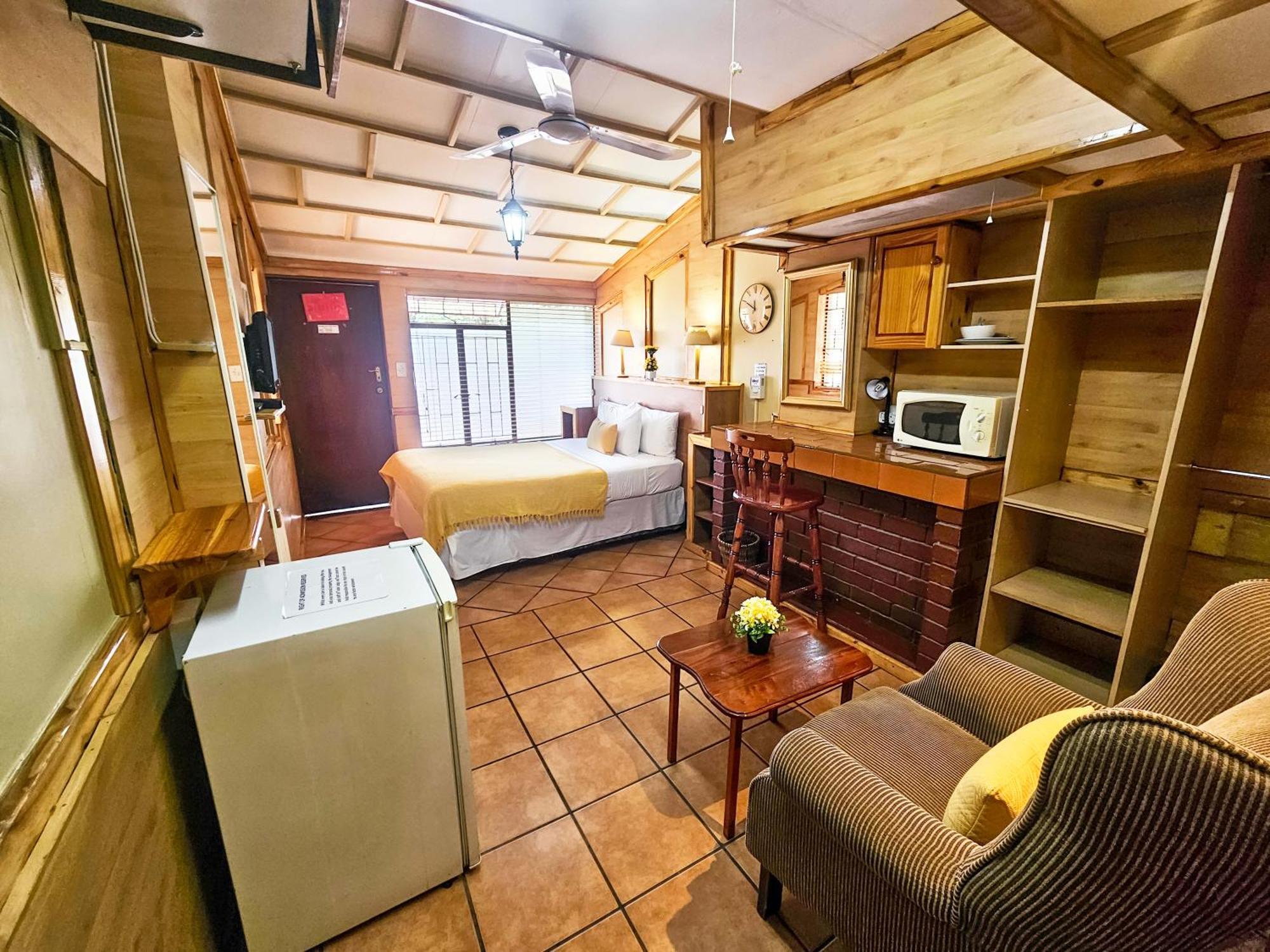 יוהנסבורג Tudor Lodge Guest House מראה חיצוני תמונה