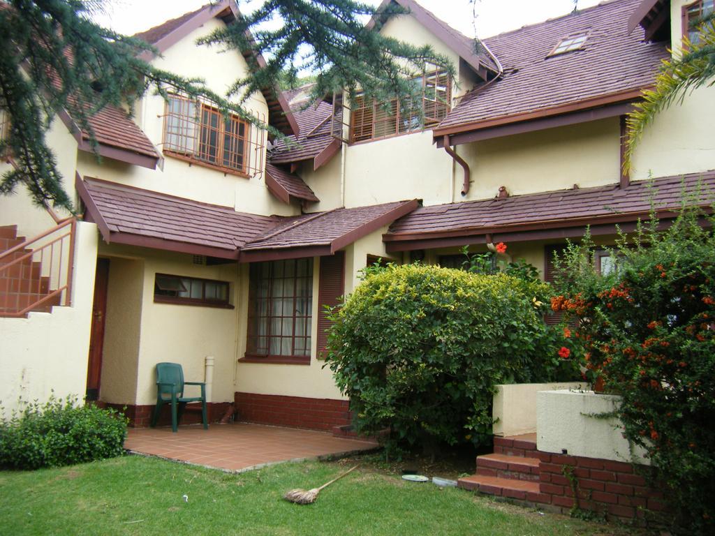 יוהנסבורג Tudor Lodge Guest House מראה חיצוני תמונה